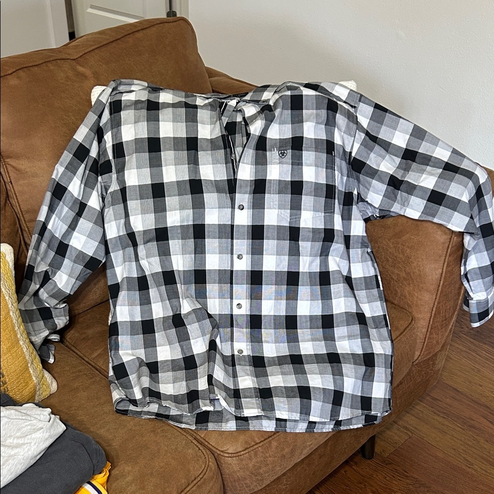 Men's Black and White Checkered Ariat Shirt